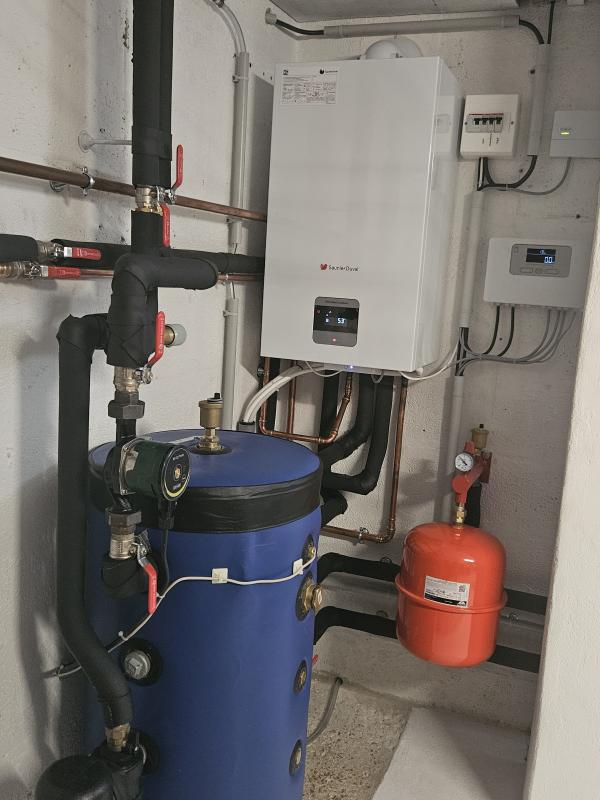 Installation d'une pompe à chaleur hybride Saunier Duval à Épron