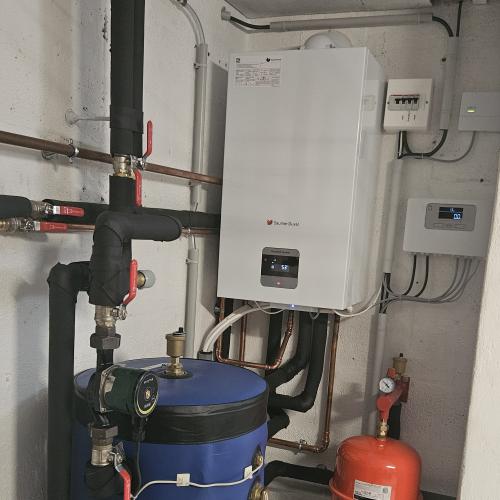 Installation d'une pompe à chaleur hybride Saunier Duval à Épron - Froid commercial et industriel à Caen