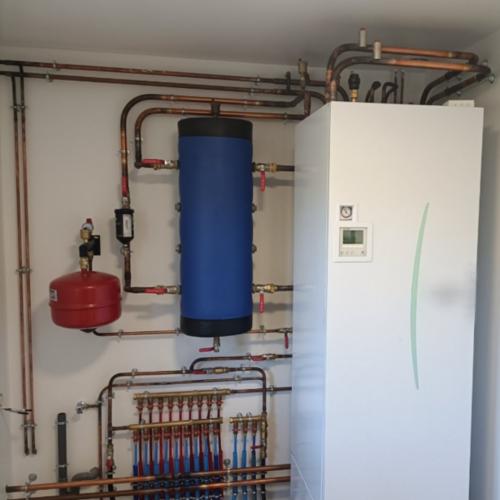 Pose d'une pompe à chaleur air/eau chauffage et eau chaude sanitaire à Osmanville. - Froid commercial et industriel à Caen