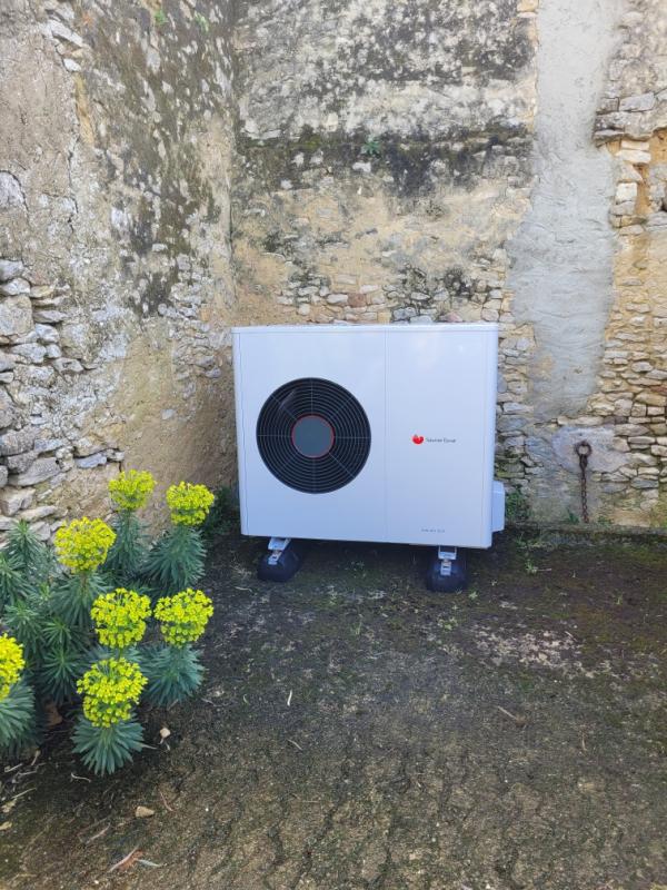 Installation d’une pompe à chaleur chauffage et production d’eau chaude sanitaire intégrée à Ryes, Calvados